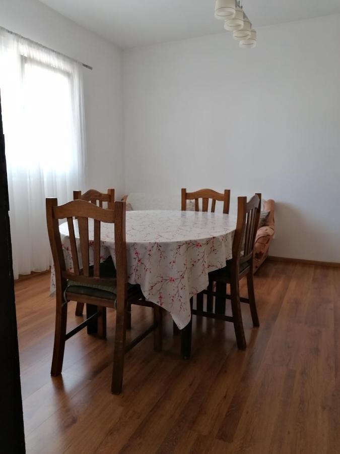 Nana Biograd Na Moru